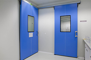 Conas a rialaíonn tú luas oscailte agus dúnta Doras Sleamhnáin Uathoibríoch Aerdhíonach?